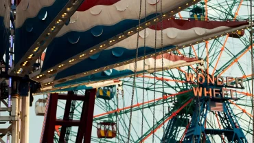 Wonder Wheel – Side View